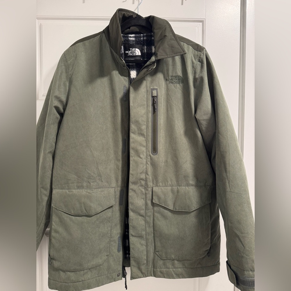 The North Face Men’s Jacket — Military Green | Size M (Excellent Condition)